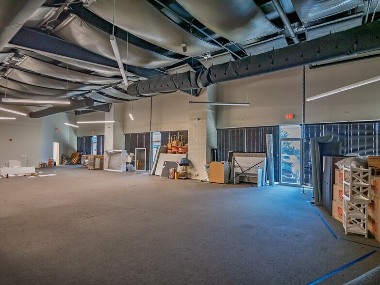 More Photos Of 304 Heritage Dr, Oxford General Retail For Sale