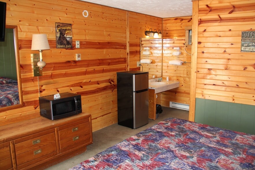 More Photos Of 720 S Main St, Kimball Hotel For Sale