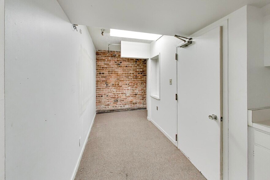More Photos Of 667 Clay St, San Francisco Office Residential For Lease