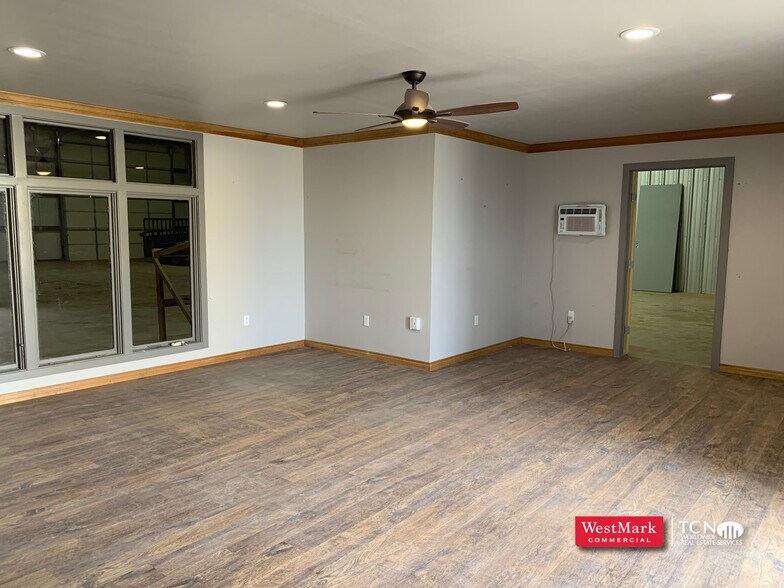 More Photos Of 5614 126th St, Lubbock Flex For Lease