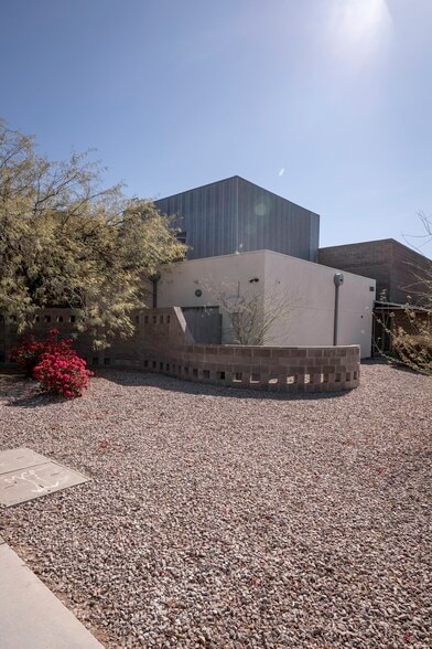 More Photos Of 1375 N Miller Rd, Tempe Research And Development For Sale