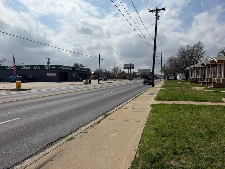 More Photos Of 401 Main St, Brownwood Apartments For Sale
