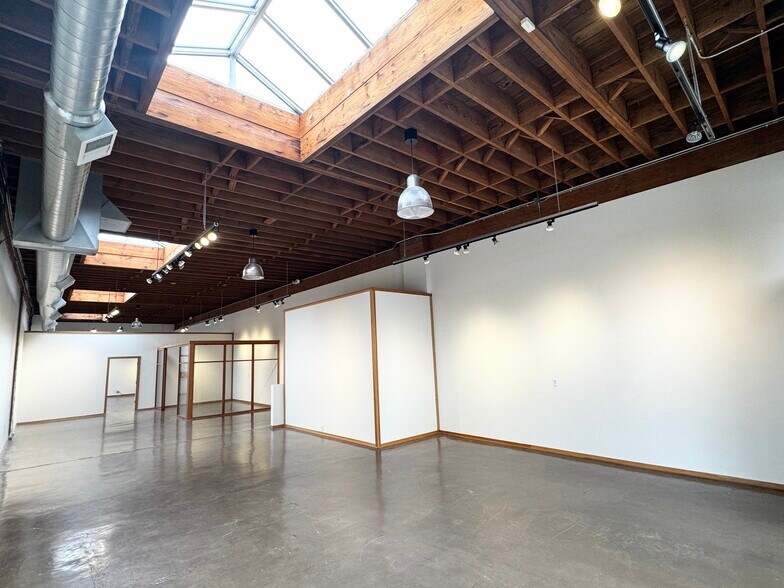 More Photos Of 528 NW 11th Ave, Portland Storefront For Lease