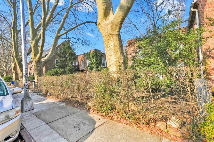 More Photos Of 3930 45th St, Sunnyside Apartments For Sale