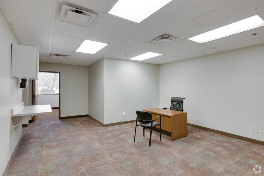 More Photos Of 14804 N Cave Creek Rd, Phoenix Office For Sale