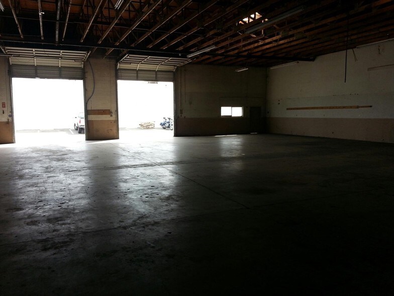 More Photos Of 1339-1341 W Brooks St, Ontario Warehouse For Lease