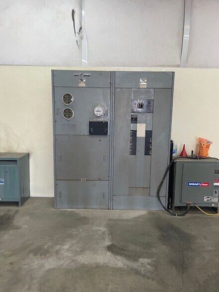 More Photos Of 109 Harter Ave, Woodland Industrial For Sale