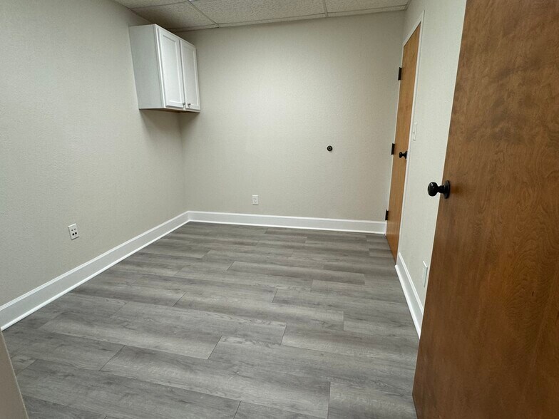 More Photos Of 1403 Medical Plaza Dr, Sanford Medical For Sale