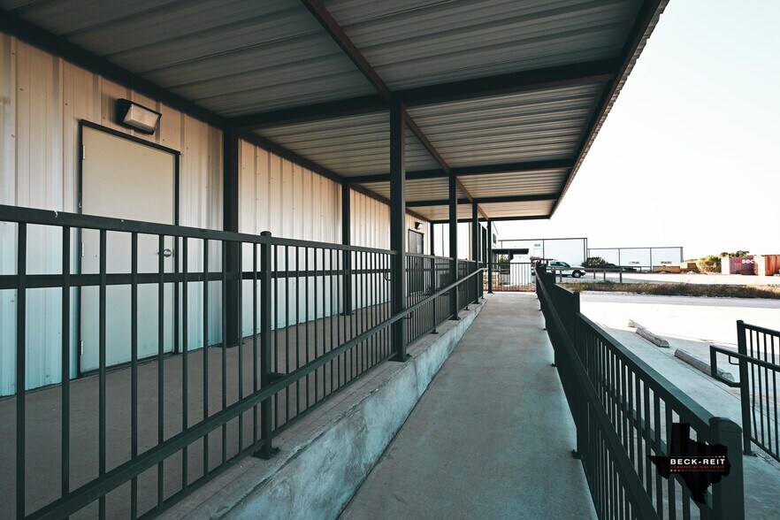 More Photos Of 12955 WRIGHT, Creedmoor Warehouse For Lease