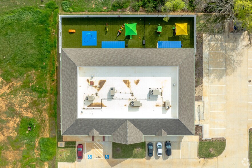 More Photos Of 120 Baize Blvd, Hickory Creek Freestanding For Sale