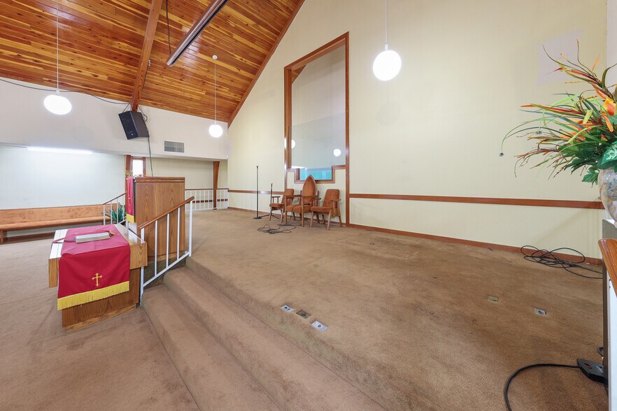 More Photos Of 1415 E Ramsey St, Banning Religious Facility For Lease