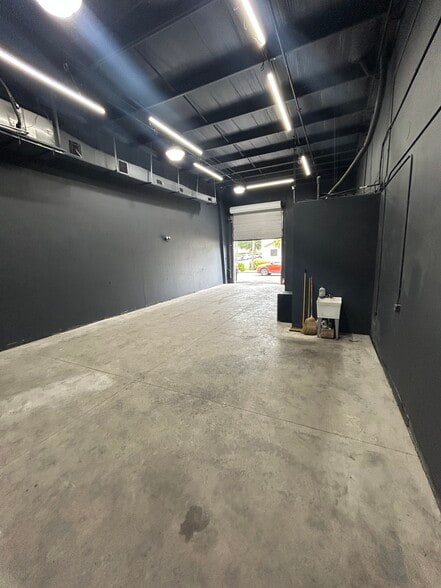 More Photos Of 17030 Alico Commerce Ct, Fort Myers Warehouse For Sale
