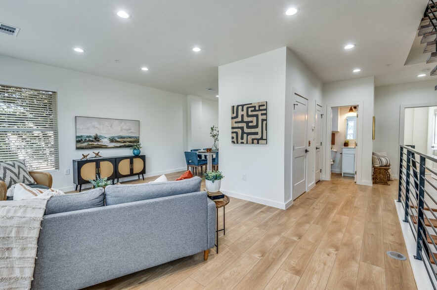 More Photos Of 504 O Connor Rd, Irving Multifamily For Sale