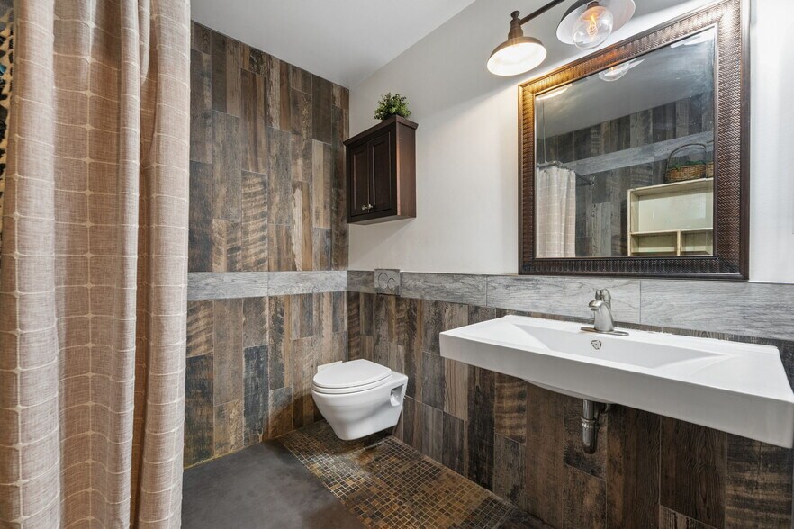 More Photos Of 825-829 27th Ave, Oakland Manufacturing For Sale
