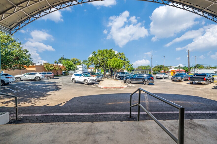 More Photos Of 4118 McCullough Ave, San Antonio Medical For Lease