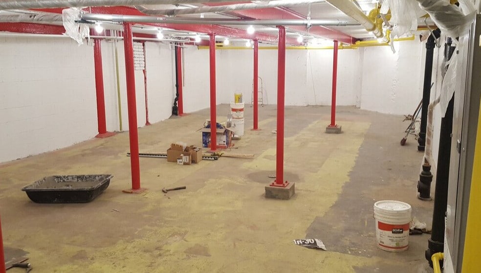 More Photos Of 5977 N Clark St, Chicago Storefront Retail Residential For Lease