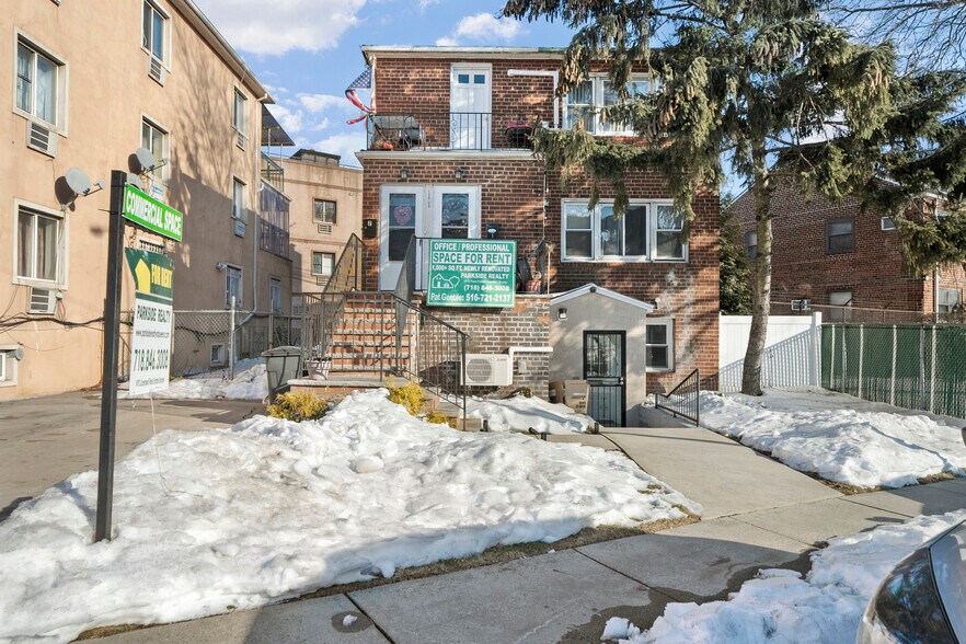 Primary Photo Of 15009 89th St, Howard Beach Office Residential For Lease