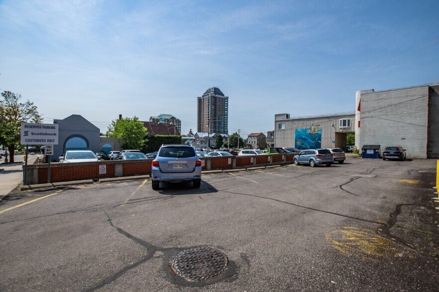 More Photos Of 7 King St W, Brockville Office For Lease