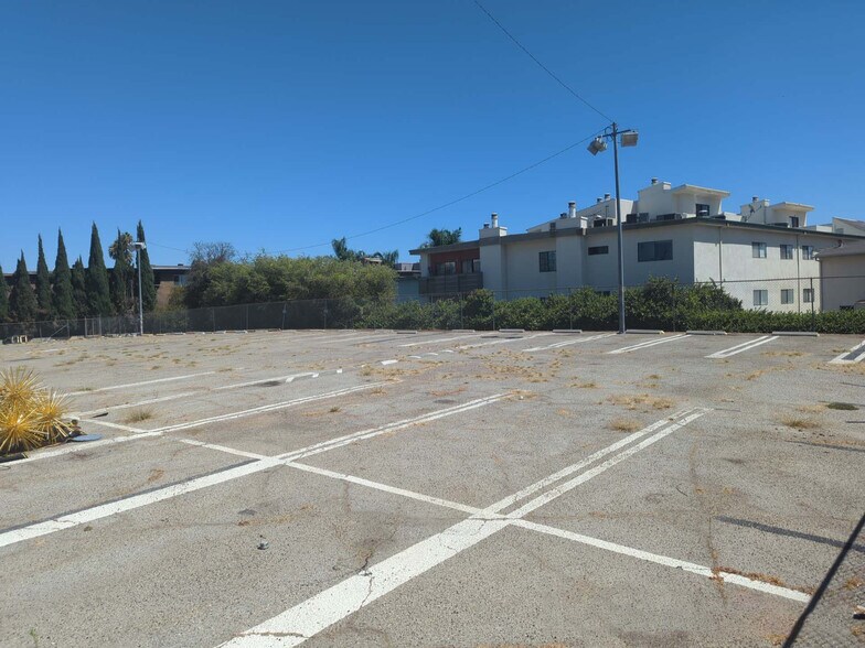 More Photos Of 14827 Ventura Blvd, Sherman Oaks Land For Lease