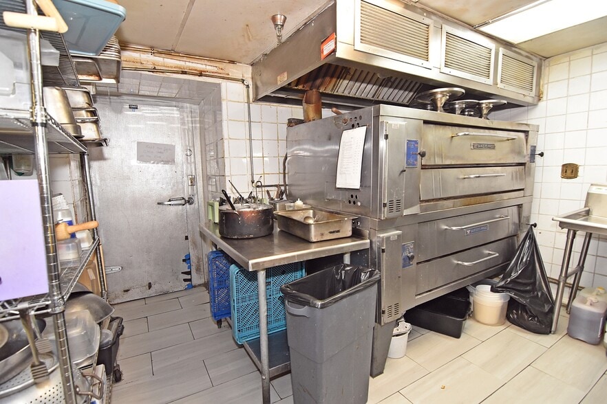 More Photos Of 305 S Washington St, Alexandria Restaurant For Lease