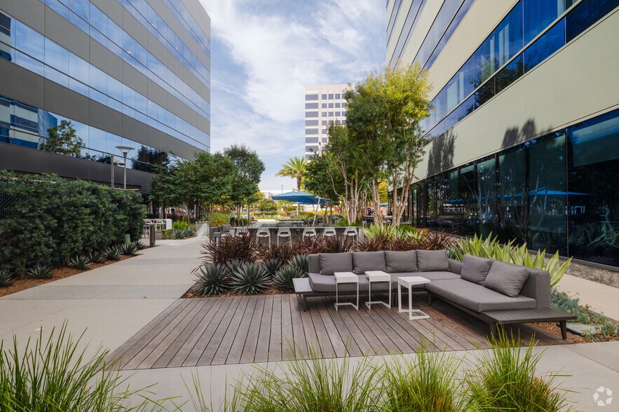 More Photos Of 300 Continental Blvd, El Segundo Unknown For Lease