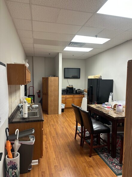 More Photos Of 615 S Livingston Ave, Livingston Storefront For Lease
