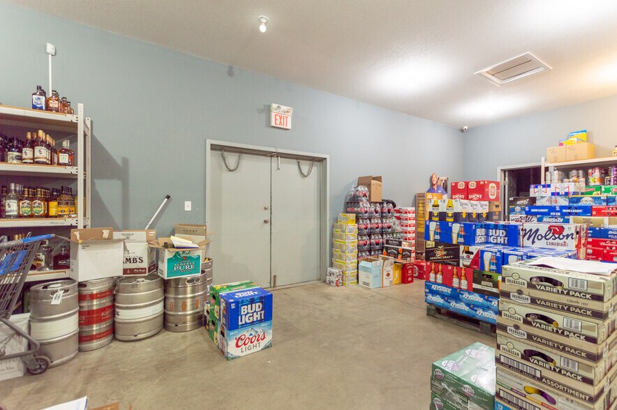 More Photos Of 5922 50 Ave, Stettler Storefront Retail Office For Sale