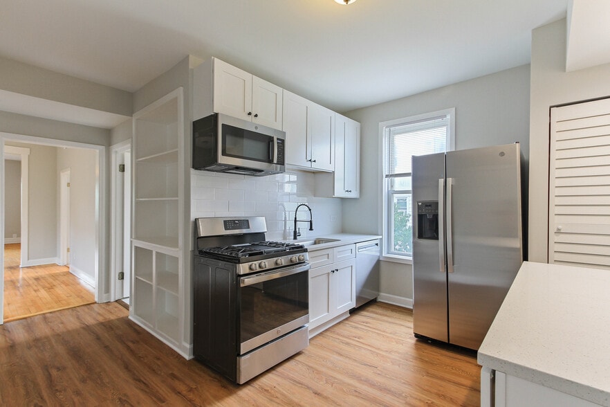 More Photos Of 6046 W Giddings, Chicago Apartments For Sale