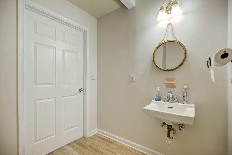 More Photos Of 731 Walker Rd, Great Falls Medical For Sale