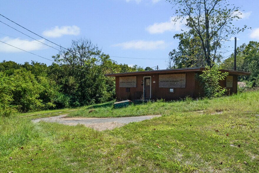 More Photos Of 322 Depot St, Amherst Warehouse For Sale