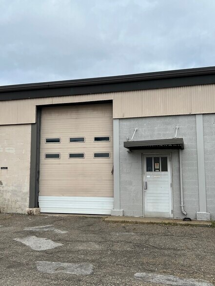 More Photos Of 207 9th St SW, Canton Warehouse For Sale