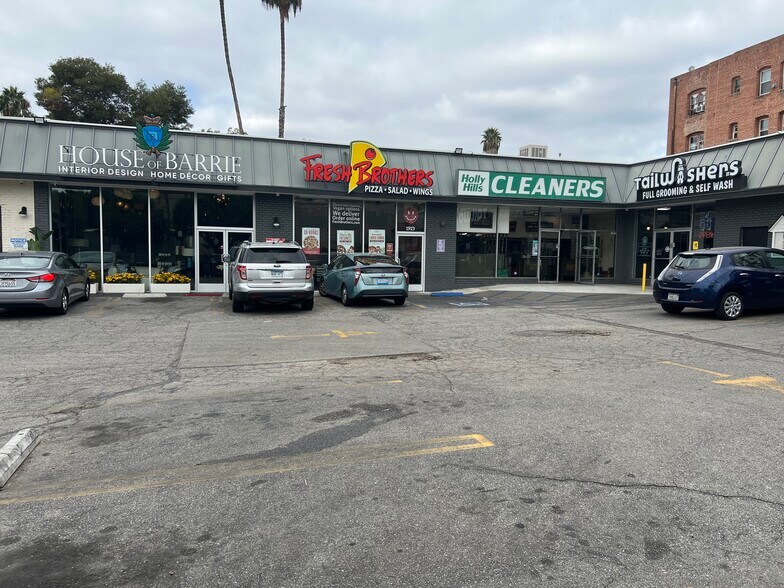 More Photos Of 1917-1931 N Bronson Ave, Los Angeles Unknown For Lease