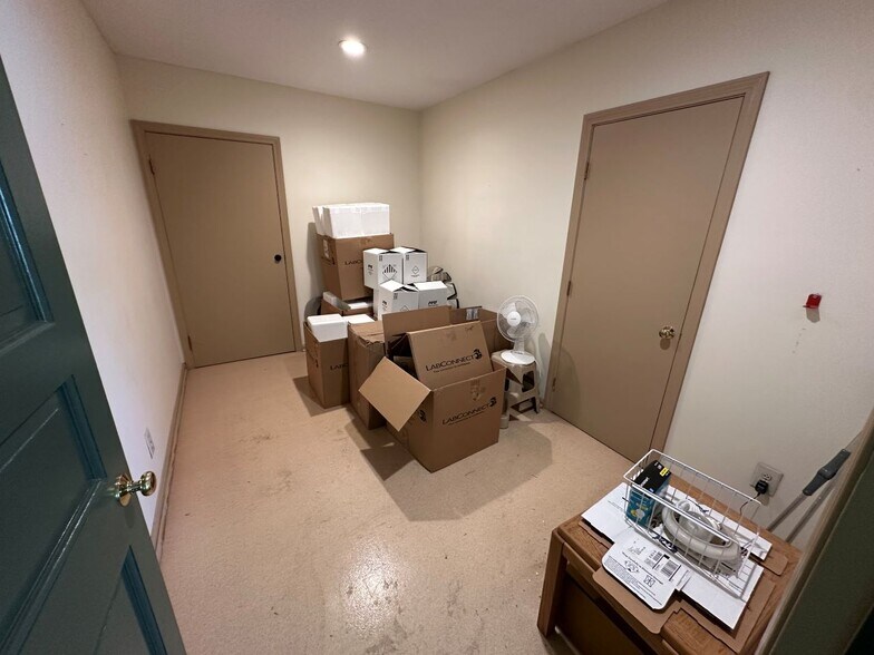 More Photos Of 198 N Main St, Rutland Office For Sale