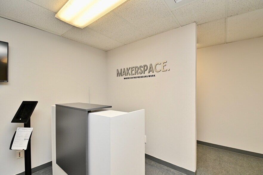 More Photos Of 10903 Indian Head Hwy, Fort Washington Office For Sale