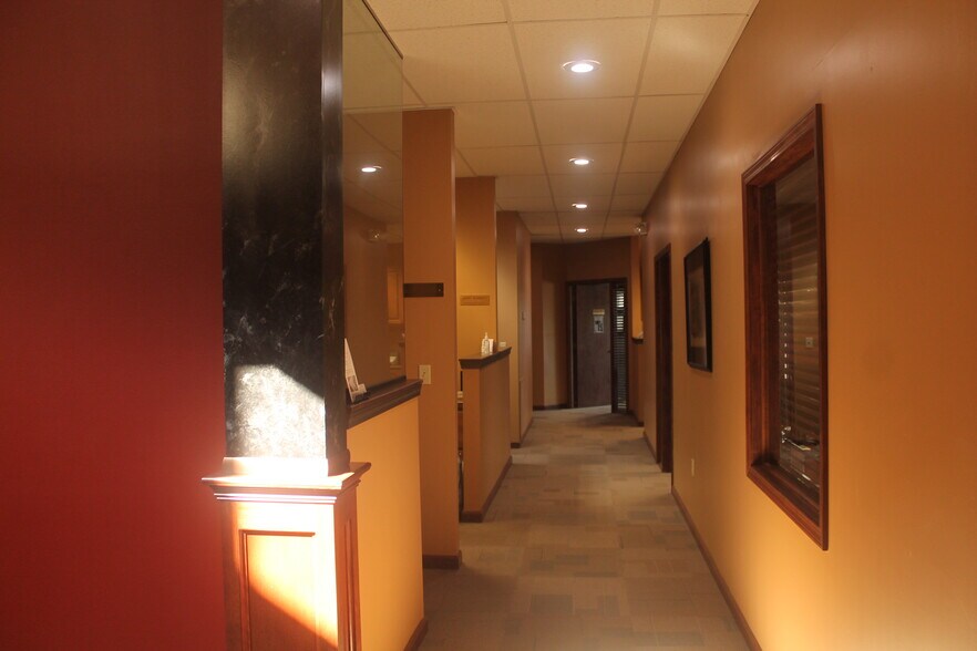 More Photos Of 1401 Financial Park, Carbondale Office For Sale