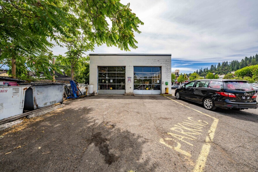 More Photos Of 75 Lithia Way, Ashland Service Station For Sale