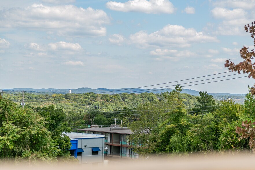 More Photos Of 1116 W Highway 76, Branson General Retail For Lease