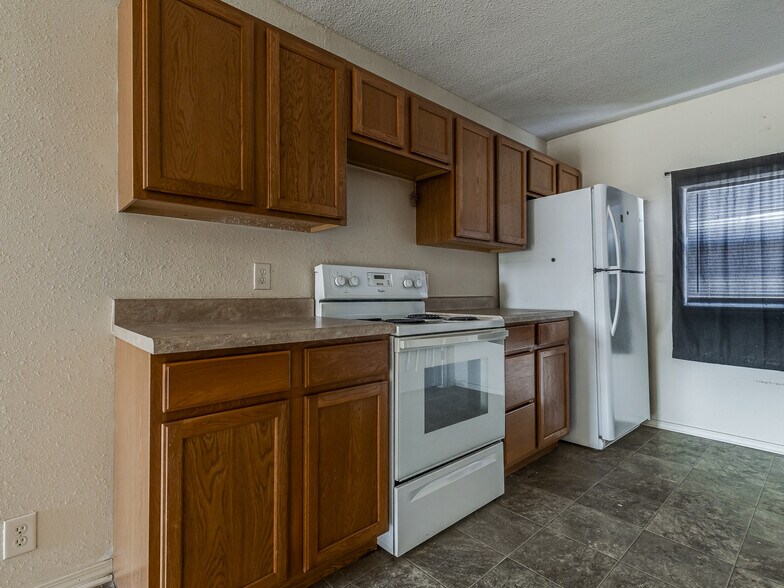 More Photos Of 940 N Ross Ave, Dewey Multifamily For Sale