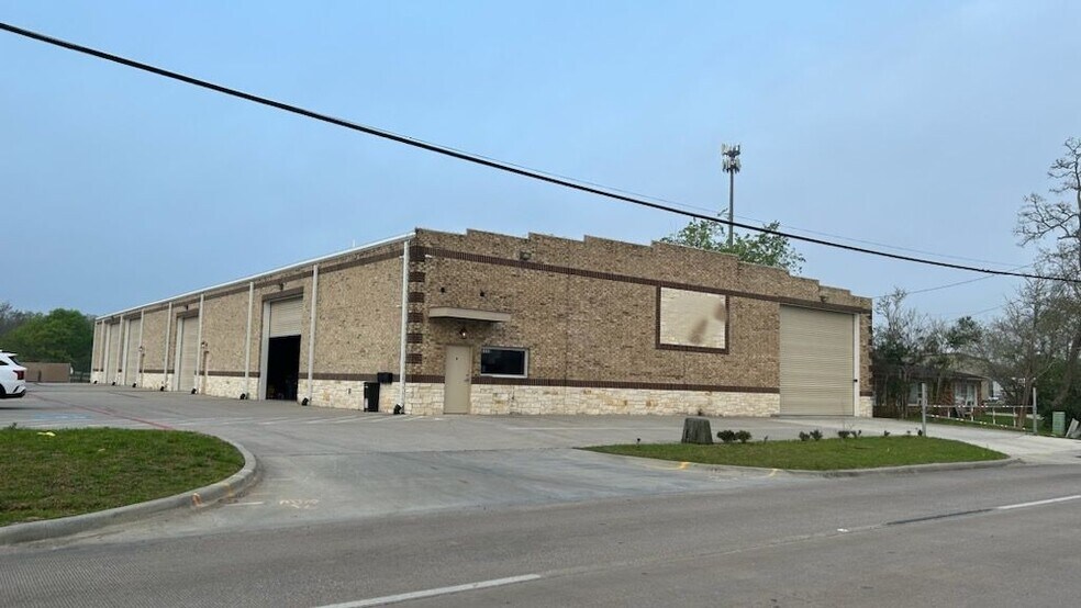 More Photos Of 5200 Highway 3, Dickinson Flex For Lease