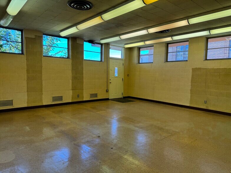 More Photos Of 202 N Jefferson St, Mount Pleasant Medical For Sale