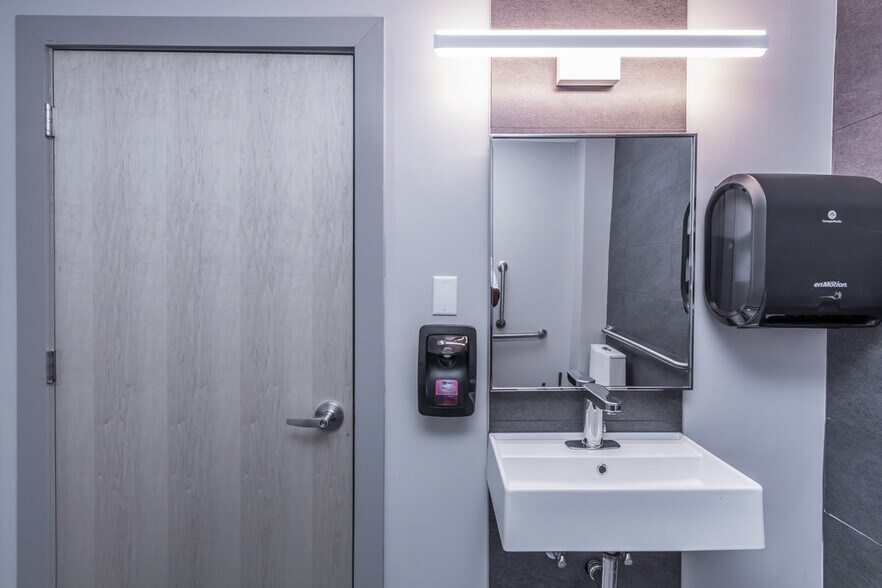 More Photos Of 2020 W 3rd St, Little Rock Office Residential For Lease