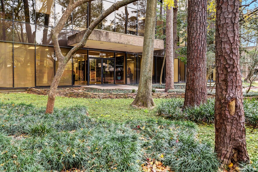 More Photos Of 2180 North Loop W, Houston Unknown For Lease