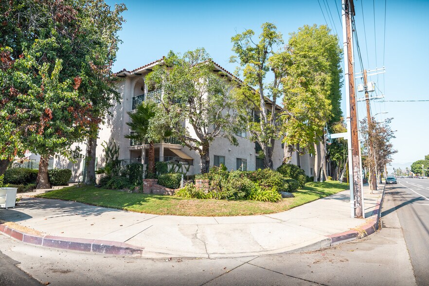 More Photos Of 6121 Woodman Ave, Van Nuys Apartments For Sale