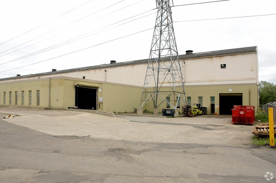 More Photos Of 2500 W County Road B, Roseville Manufacturing For Lease