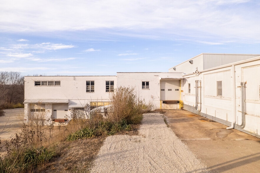 More Photos Of 209 W Main St, Linn Warehouse For Sale