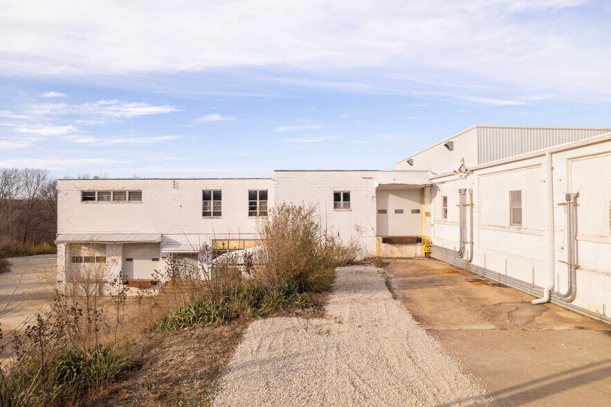 More Photos Of 209 W Main St, Linn Warehouse For Sale