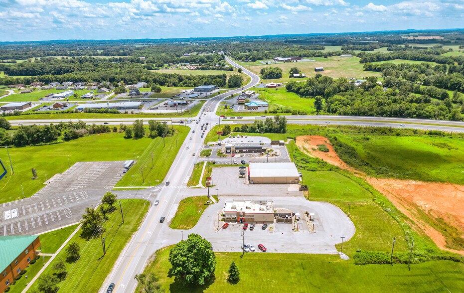 More Photos Of 926 S Lincoln Blvd, Hodgenville General Retail For Sale