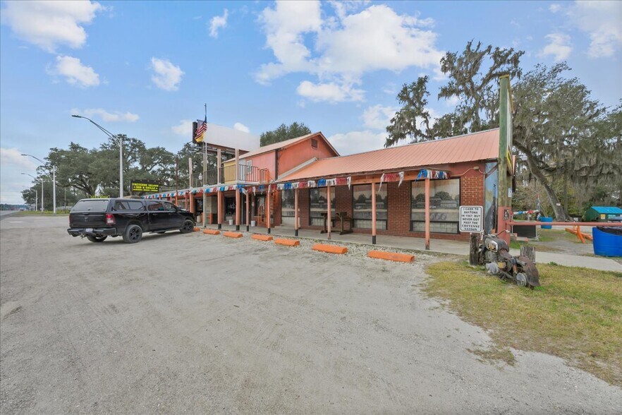 More Photos Of 337 S US Highway 17, East Palatka General Retail For Sale