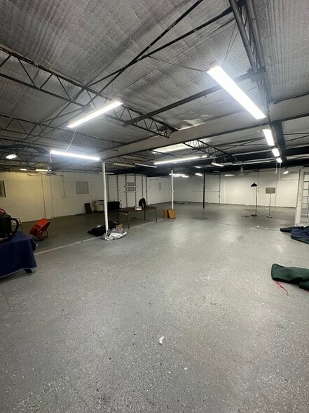 More Photos Of 2402 Coolidge Ave, Orlando Warehouse For Lease