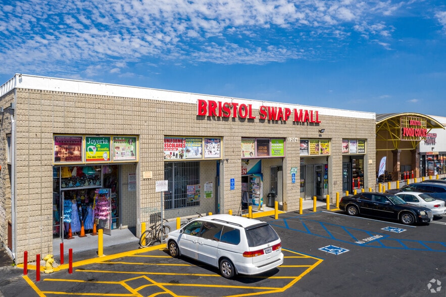 More Photos Of 1212 S Bristol St, Santa Ana General Retail For Lease